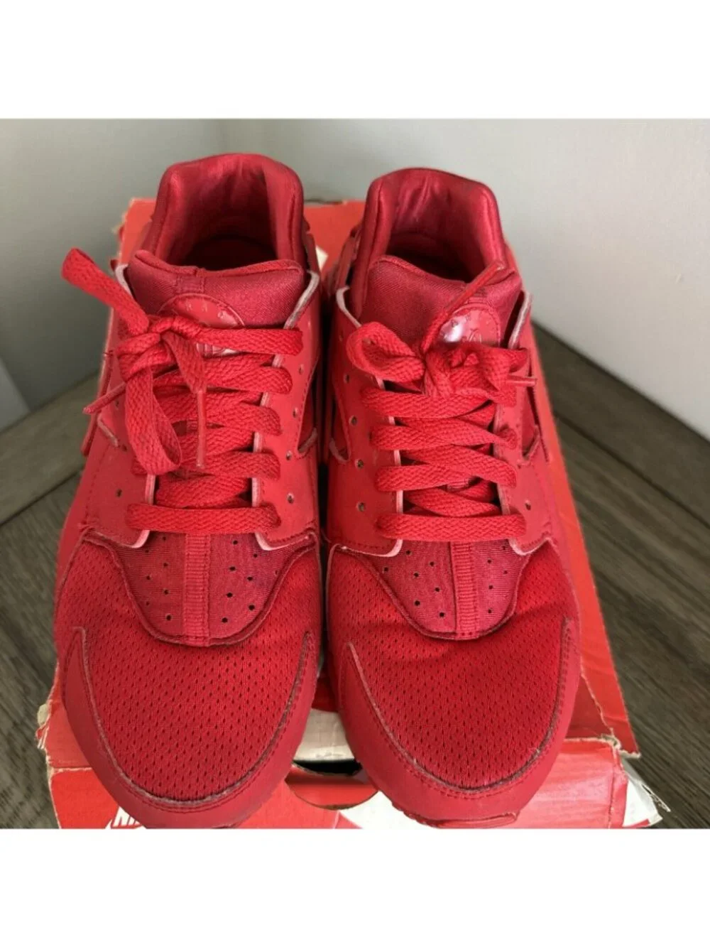 Nike Huarache Run GS University Red Youth Size 7Y Sneakers W/Box